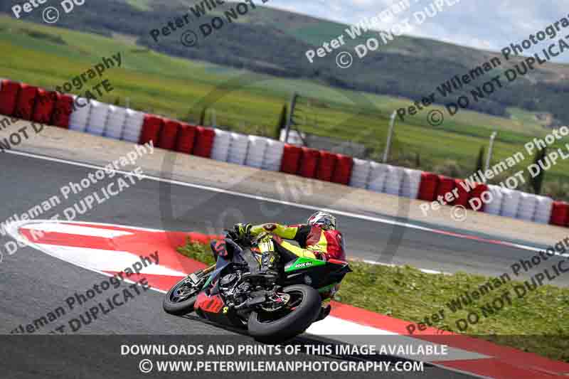 cadwell no limits trackday;cadwell park;cadwell park photographs;cadwell trackday photographs;enduro digital images;event digital images;eventdigitalimages;navarra;no limits trackdays;peter wileman photography;racing digital images;trackday digital images;trackday photos